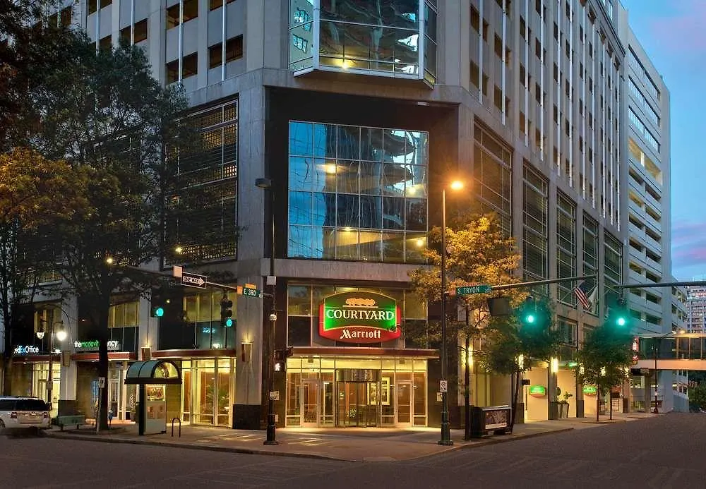 Courtyard Charlotte City Center 3*,