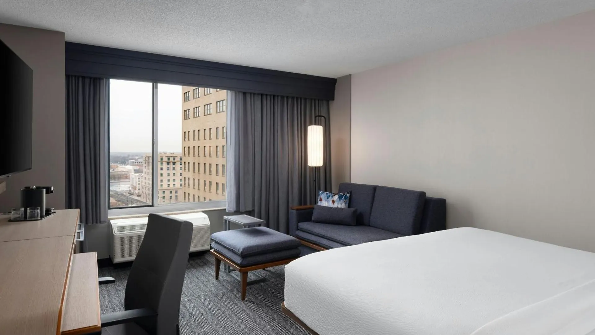Courtyard Charlotte City Center Hotel