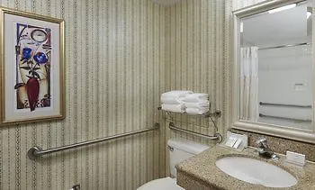 Courtyard Charlotte City Center 3*,